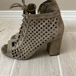 Gianni Bini zip up heels